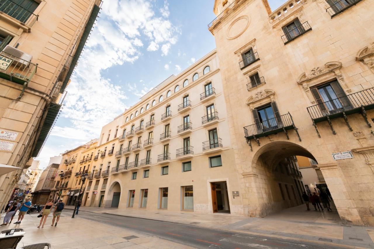 Eurostars Portico Alicante Eksteriør billede The Palau de la Generalitat, seat of the Government of the Balearic Islands.